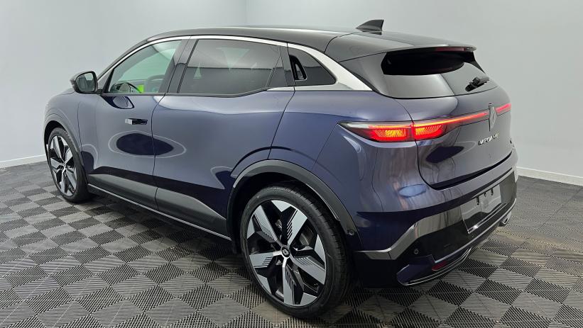 Aperçu du véhicule : 220 ch autonomie confort Techno Bleu nocturne - Toit Noir Etoilé avec 4800€ d'équipements inclus