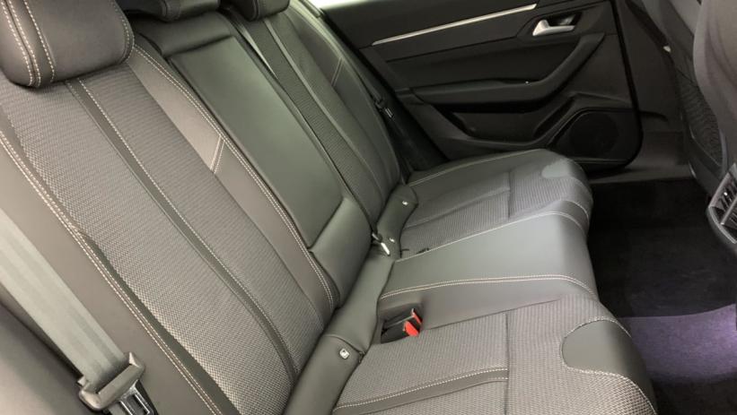 Aperçu du véhicule : Hybrid 180 e-EAT8 Allure