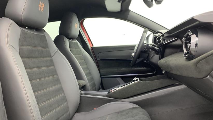 Aperçu du véhicule : 1.2 Ibrida 145 ch eDCT6 Intensa