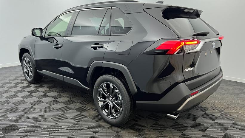 Aperçu du véhicule : Hybride 222 ch AWD-i 30 YEARS Noir Attitude avec 1350€ d'équipements inclus