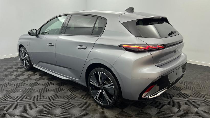 Aperçu du véhicule : BlueHDi 130ch S&S EAT8 GT Gris Artense avec 4500€ d'équipements inclus