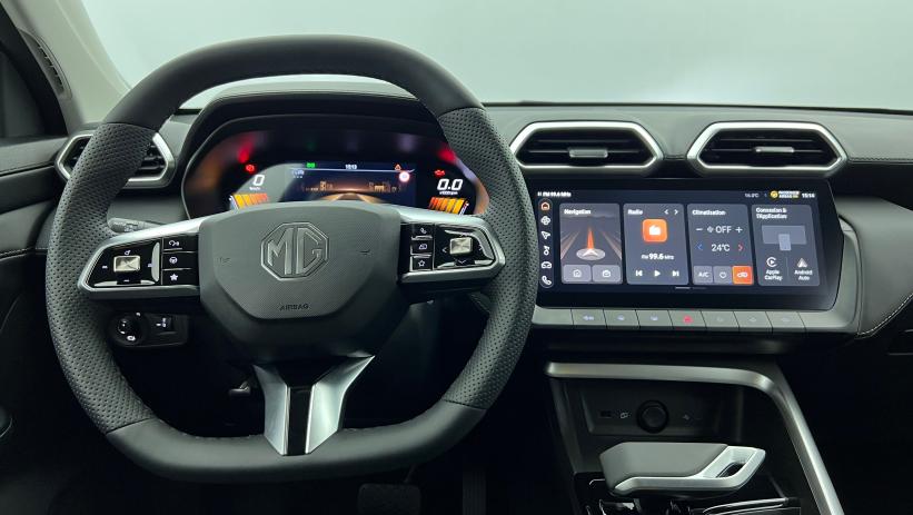 Aperçu du véhicule : 1.5 L Hybrid+ 197 ch Luxury Pebble Black avec 650€ d'équipements inclus