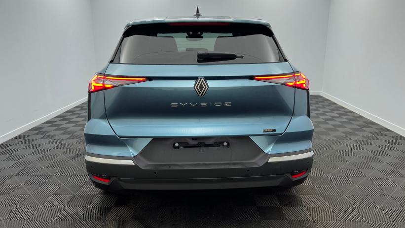 Aperçu du véhicule : E-Tech full hybrid 145 Techno Bleu Mercure avec 1850€ d'équipements inclus