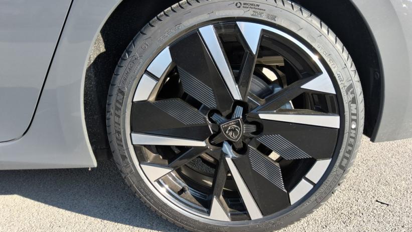 Aperçu du véhicule : 308 Hybrid 145 e-DCS6 GT