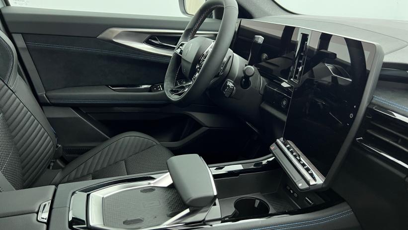 Aperçu du véhicule : full hybrid E-Tech 200 ch Esprit Alpine Gris Schiste Satin - Toit Noir Etoilé avec 5349€ d'équipements inclus