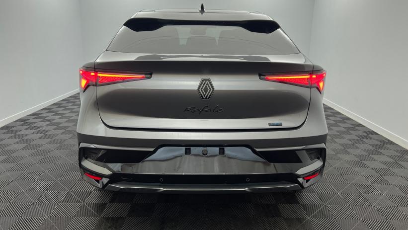 Aperçu du véhicule : E-Tech full hybrid 200 esprit Alpine Gris Schiste avec 2650€ d'équipements inclus