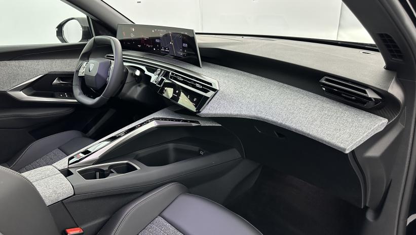 Aperçu du véhicule :  III 1.2 Hybrid 145ch Allure e-DCS6