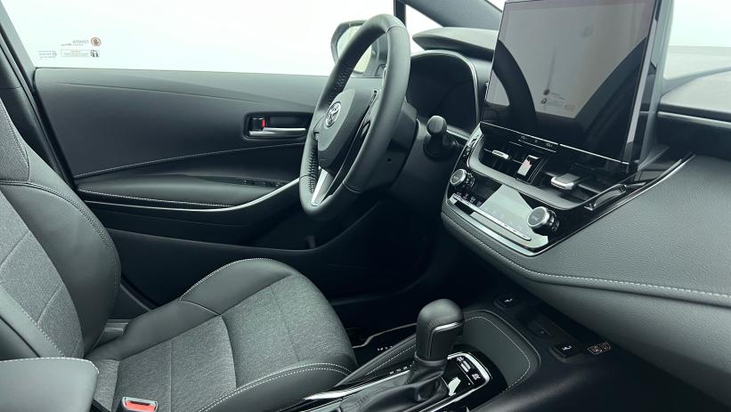 Aperçu du véhicule : Hybride 140ch Design Blanc Pur avec 1590€ d'équipements inclus