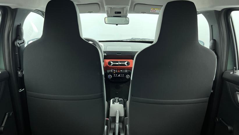 Aperçu du véhicule : 65 Expression Kaki Lichen avec 810€ d'équipements inclus