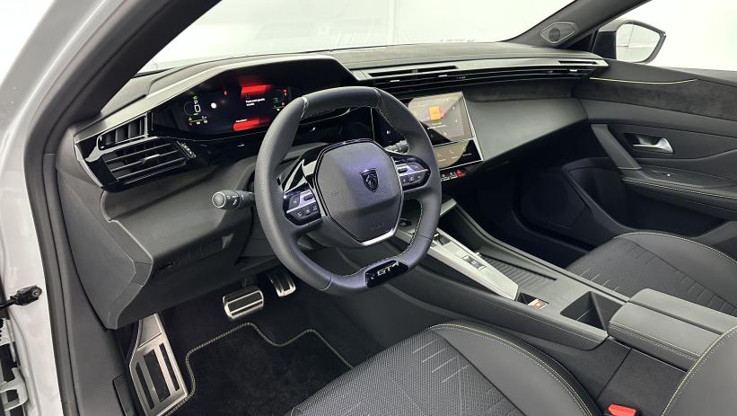 Aperçu du véhicule : III(2) 1.2 Hybrid 145ch GT e-DCS6