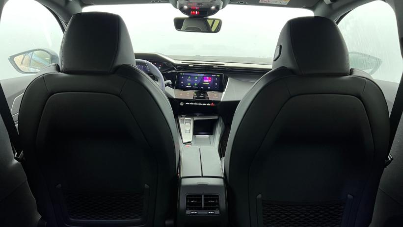 Aperçu du véhicule : BlueHDi 130ch S&S EAT8 GT Gris Artense avec 4500€ d'équipements inclus