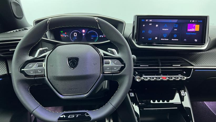 Aperçu du véhicule : Hybrid 145 e-DCS6 GT Noir Perla Nera avec 3420€ d'équipements inclus