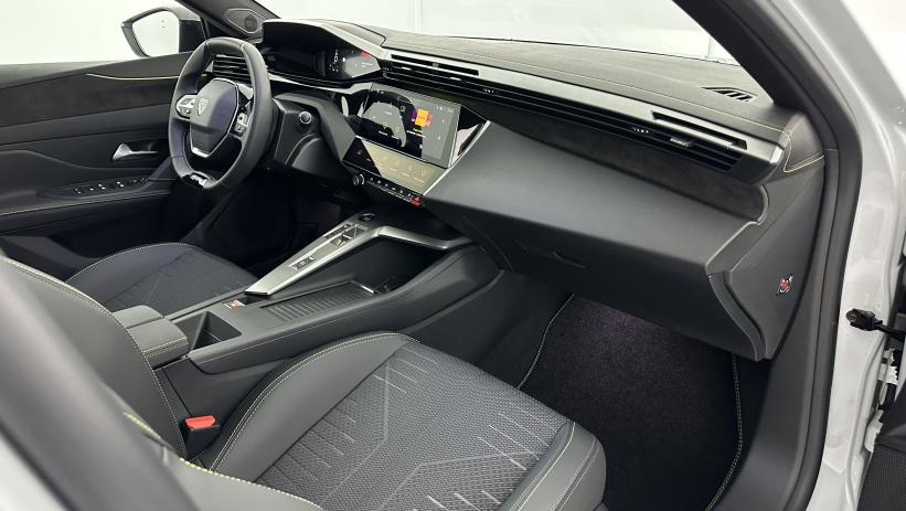 Aperçu du véhicule : III(2) 1.2 Hybrid 145ch GT e-DCS6