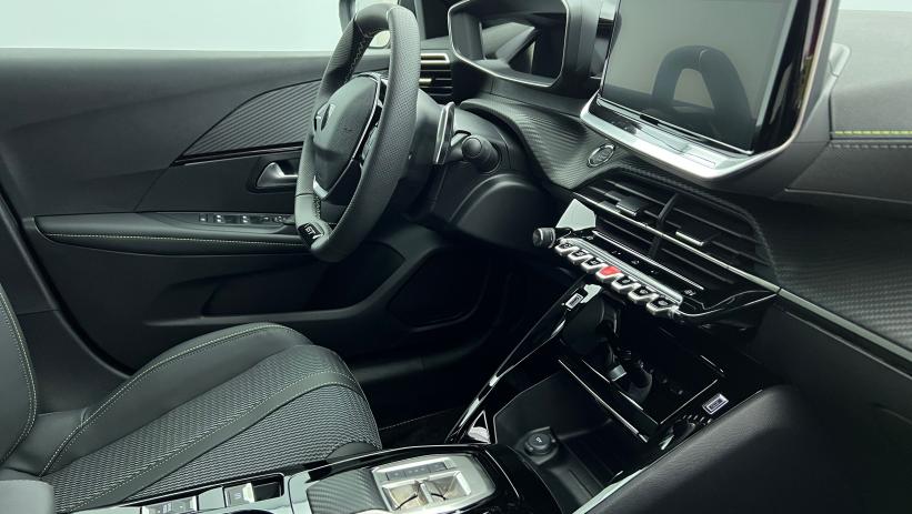 Aperçu du véhicule : Nouvelle Hybrid 145 e-DCS6 GT Noir Perla Nera avec 1700€ d'équipements inclus