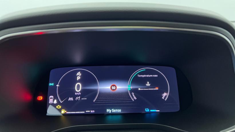 Aperçu du véhicule : E-Tech full hybrid 145 Techno Gris métallique avec 800€ d'équipements inclus