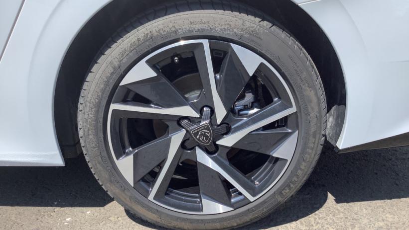 Aperçu du véhicule : 308 SW Hybrid 145 e-DCS6 Allure