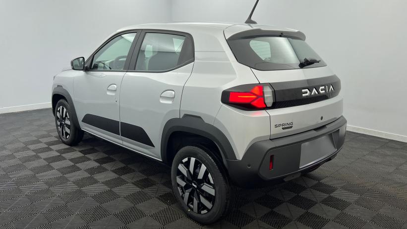 Aperçu du véhicule : 65 Expression Gris Eclair avec 1310€ d'équipements inclus