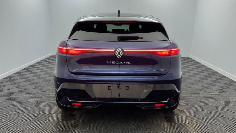 Aperçu du véhicule : 220 ch autonomie confort Techno Bleu nocturne - Toit Noir Etoilé avec 4800€ d'équipements inclus