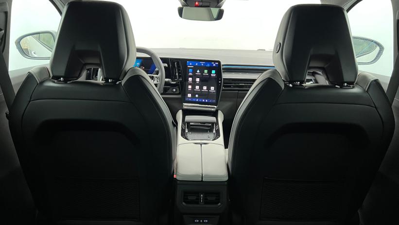 Aperçu du véhicule : E-Tech full hybrid 200 Iconic Blanc Nacré avec 1000€ d'équipements inclus