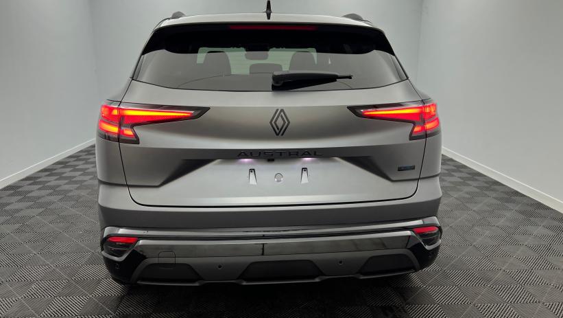 Aperçu du véhicule : full hybrid E-Tech 200 ch Esprit Alpine Gris Schiste Satin - Toit Noir Etoilé avec 5349€ d'équipements inclus