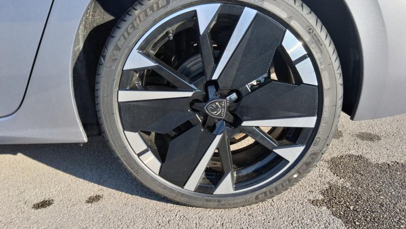 Aperçu du véhicule : 308 Hybrid 145 e-DCS6 GT