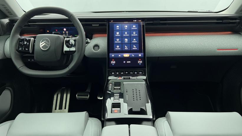 Aperçu du véhicule : Nouveau Hybrid 145 e-DCS6 Max Noir Perla Nera avec 2600€ d'équipements inclus