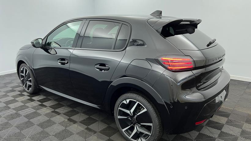 Aperçu du véhicule : Nouvelle Hybrid 145 e-DCS6 GT Noir Perla Nera avec 1700€ d'équipements inclus