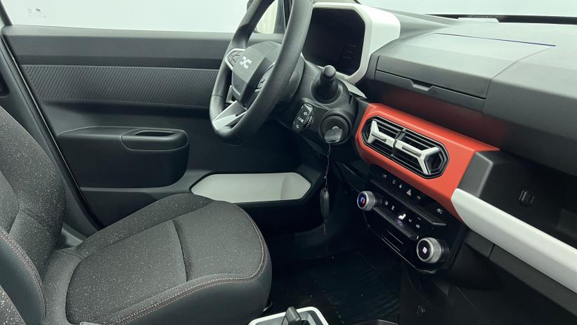 Aperçu du véhicule : 65 Expression Blanc Kaolin avec 260€ d'équipements inclus