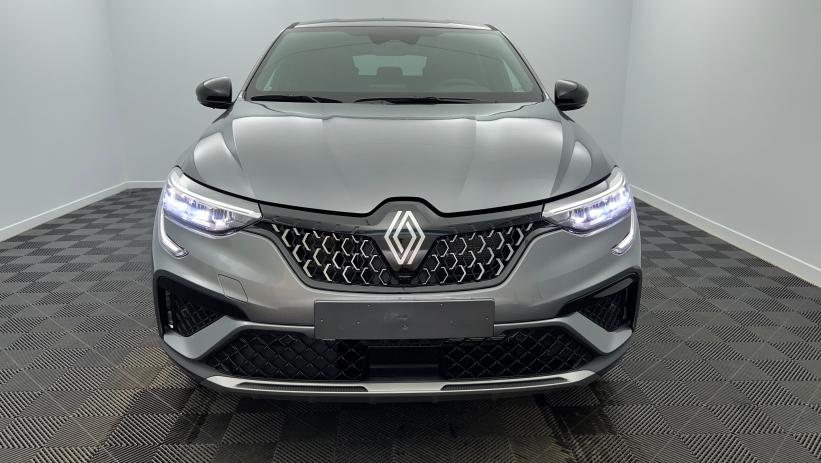 Aperçu du véhicule : E-Tech full hybrid 145 Techno Gris métallique avec 800€ d'équipements inclus