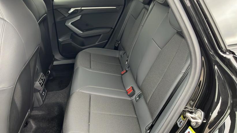 Aperçu du véhicule : 45 TFSI E HYBRIDE RECHARGEABLE 272 S TRONIC 6 S LINE