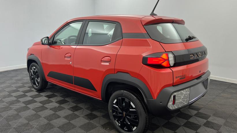 Aperçu du véhicule : 65 Expression Rouge Brique avec 1310€ d'équipements inclus